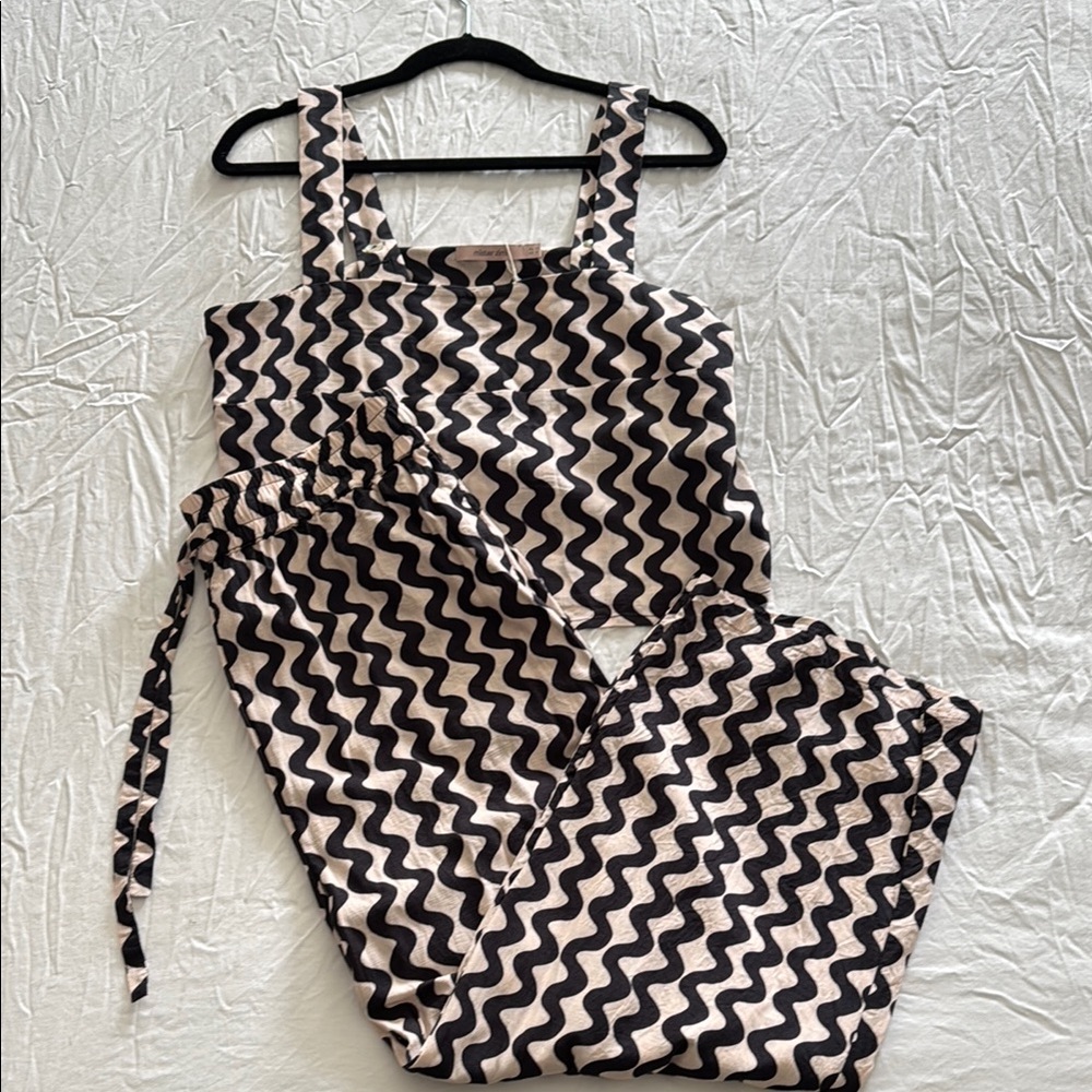 NEW WITH TAGS Black and Cream Wavy Patterned Two-Piece Set